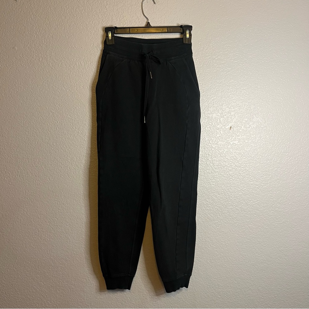 Lululemon Scuba Jogger Black size 2